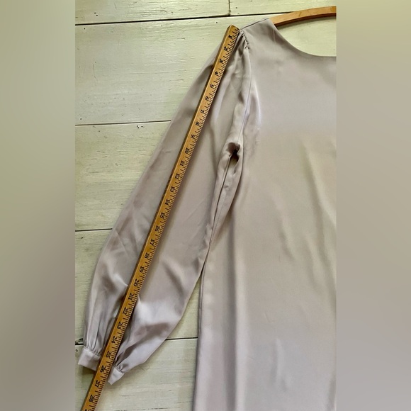 Lulu’s Women’s Light Gray Dress Long Balloon Sleeves Button Cuff Lined Size L - Picture 4 of 9